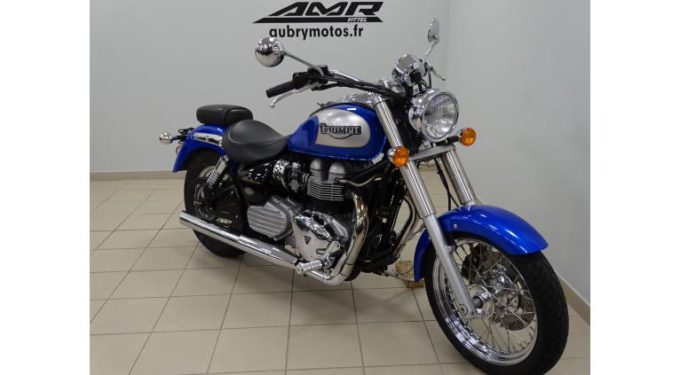 TRIUMPH BONNEVILLE AMERICA 800